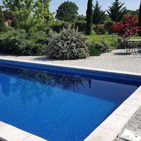 Logement de 42 m2 tout confort en campagne pour un couple Cahuzac-sur-Vère Extérieur photo