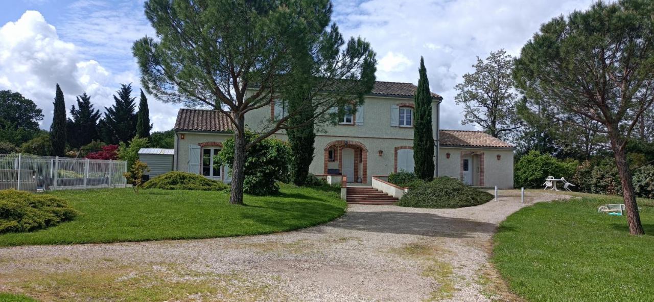 Logement de 42 m2 tout confort en campagne pour un couple Cahuzac-sur-Vère Extérieur photo