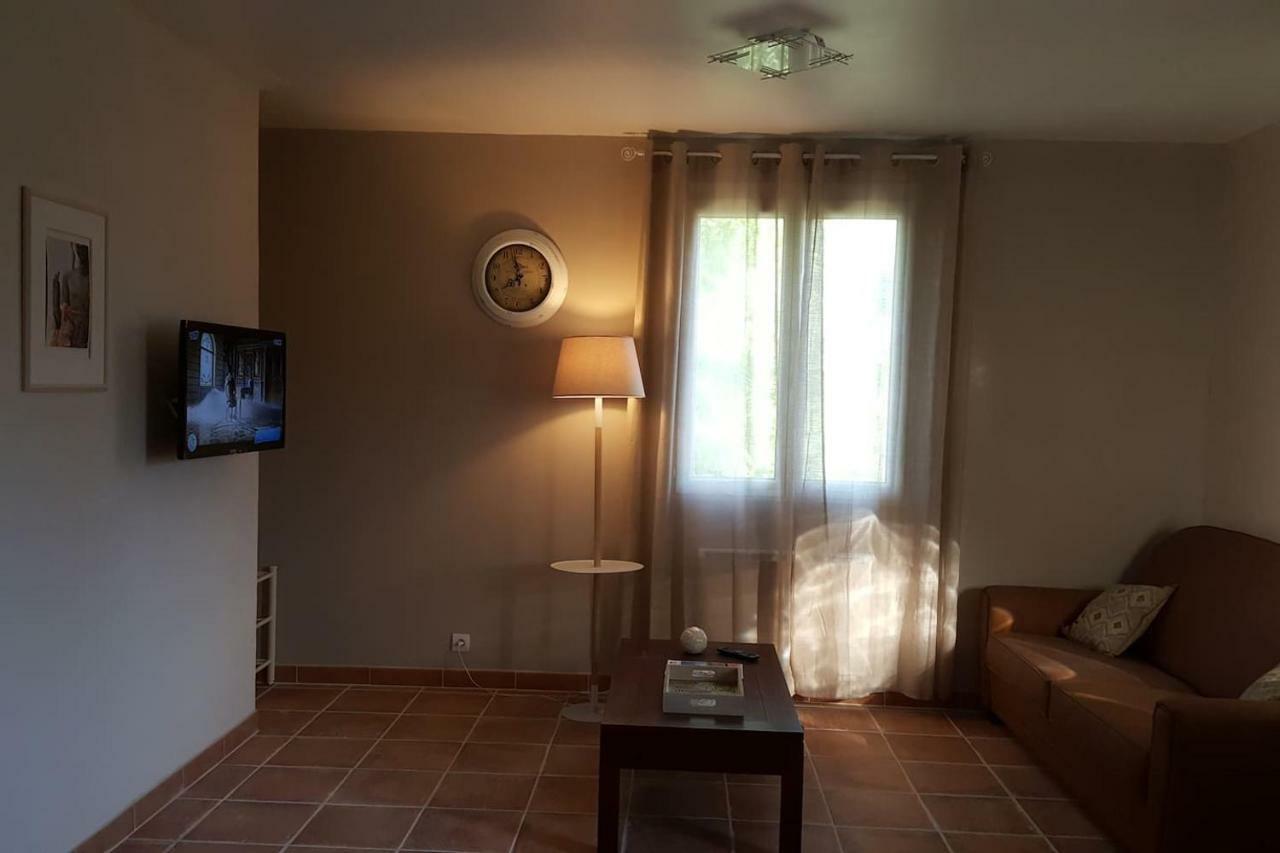Logement de 42 m2 tout confort en campagne pour un couple Cahuzac-sur-Vère Extérieur photo