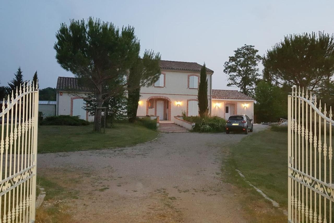 Logement de 42 m2 tout confort en campagne pour un couple Cahuzac-sur-Vère Extérieur photo