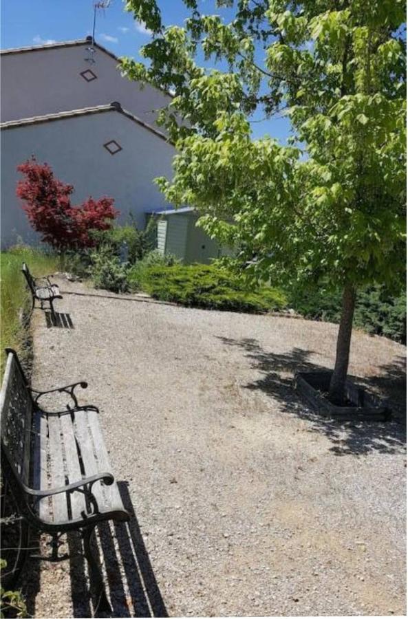 Logement de 42 m2 tout confort en campagne pour un couple Cahuzac-sur-Vère Extérieur photo